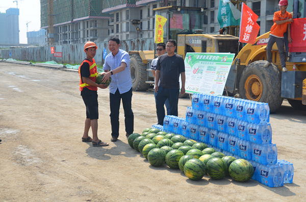 乐鱼网页版登录入口-乐鱼(中国)
开展夏季送清凉慰问市政工程一线活动