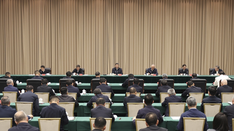 习近平在听取海南省委和省政府工作汇报时强调：紧紧围绕建设“三区一中心”的战略定位 奋力谱写中国式现代化海南篇章